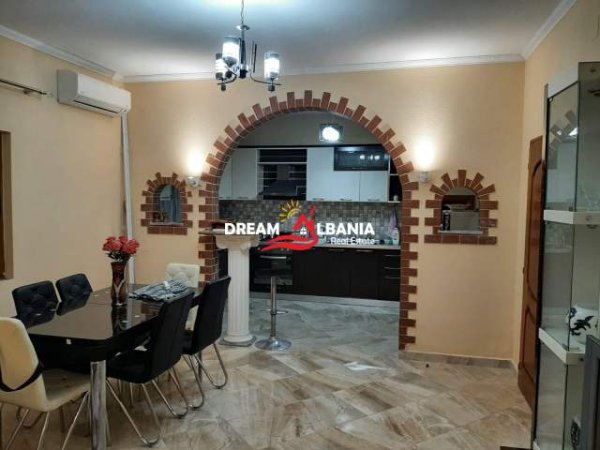 Tirane, ofert Vile 3+1+BLK Kati 1, 600 m² 600 Euro (Ne Fushe Mezez)