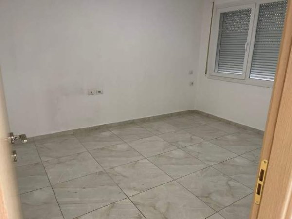 Tirane, jepet me qera apartament 1+1+BLK Kati 4, 60 m² 400 Euro (Rruga Dritan Hoxha)