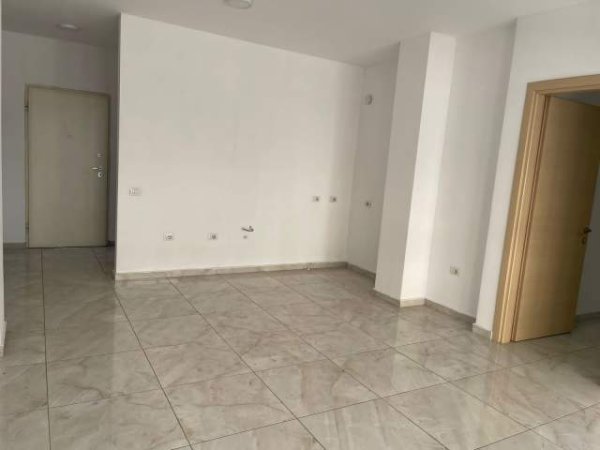 Tirane, jepet me qera apartament 1+1+BLK Kati 4, 60 m² 400 Euro (Rruga Dritan Hoxha)