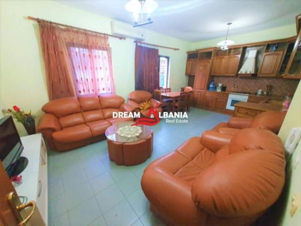 Tirane, jepet me qera Vile 4+1+BLK Kati 2, 330 m² 600 Euro (Don Bosko)