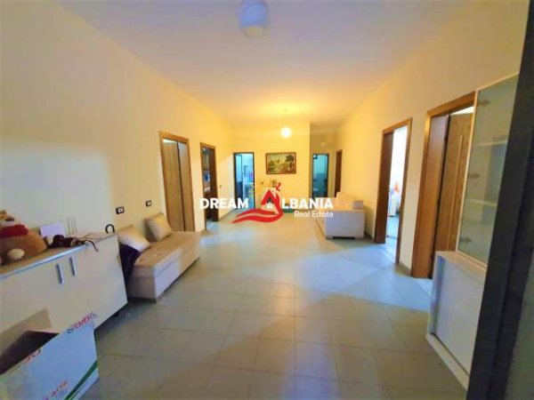Tirane, jepet me qera Vile 4+1+BLK Kati 2, 330 m² 600 Euro (Don Bosko)