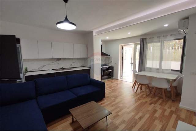Tirane, jepet me qera apartament 1+1 Kati 1, 65 m² 350 Euro (Kopshti Botanik)