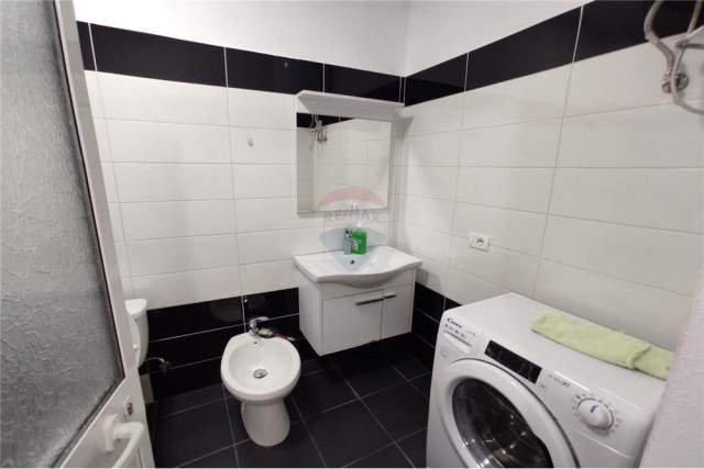Tirane, jepet me qera apartament 1+1 Kati 1, 65 m² 350 Euro (Kopshti Botanik)