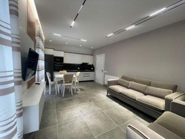 Tirane, jepet me qera apartament 1+1+BLK Kati 11, 70 m² 450 Euro (Farmacia 10)