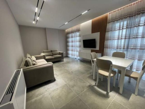 Tirane, jepet me qera apartament 1+1+BLK Kati 11, 70 m² 450 Euro (Farmacia 10)