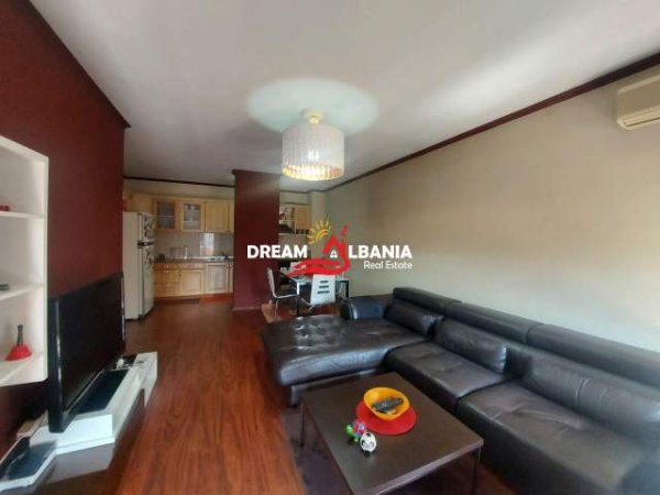 Tirane, jepet me qera apartament 2+1+BLK Kati 9, 100 m² 600 Euro (Komuna e Parisit,)