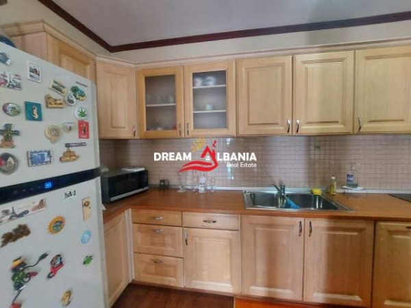 Tirane, jepet me qera apartament 2+1+BLK Kati 9, 100 m² 600 Euro (Komuna e Parisit,)