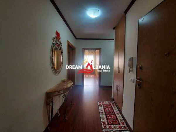 Tirane, jepet me qera apartament 2+1+BLK Kati 9, 100 m² 600 Euro (Komuna e Parisit,)