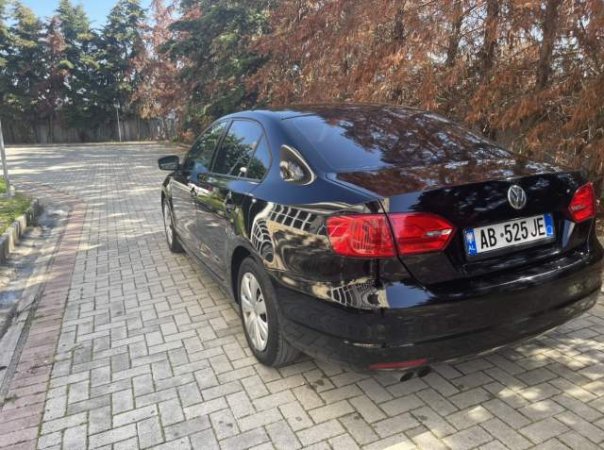 Durres, shes makine Volkswagen Jetta Viti 2012, 7.100 Euro