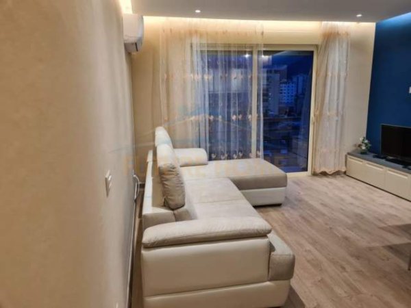 Tirane, jepet me qera apartament 1+1+BLK Kati 7, 53 m² 550 Euro (Rruga e Bogdaneve)