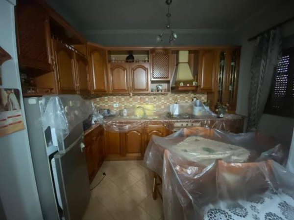 Tirane, shitet shtepi 2 Katshe Kati 1, 200 m² 165.000 Euro (Te treshi , Institut)