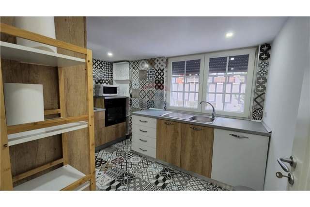 Tirane, jepet me qera apartament duplex 1+1+A Kati 2, 55 m² 550 Euro (Rr. Peti.)