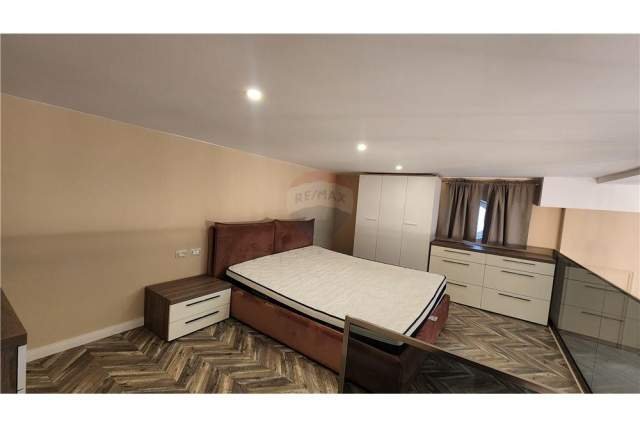 Tirane, jepet me qera apartament duplex 1+1 Kati 5, 55 m² 550 Euro (Rr. Peti)