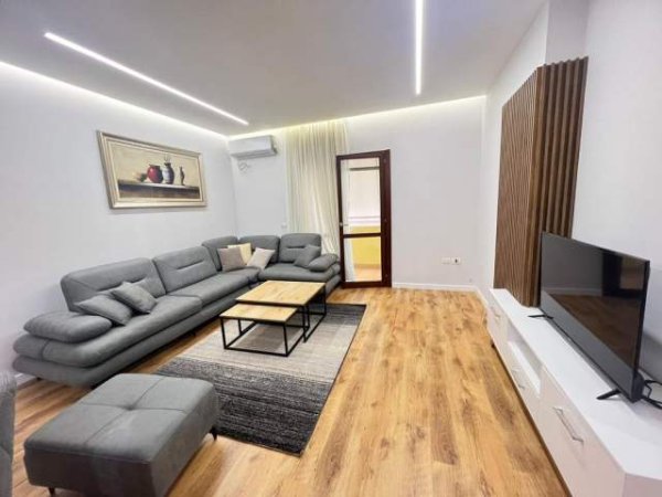 Tirane, jepet me qera apartament 1+1+BLK Kati 4, 76 m² 550 Euro