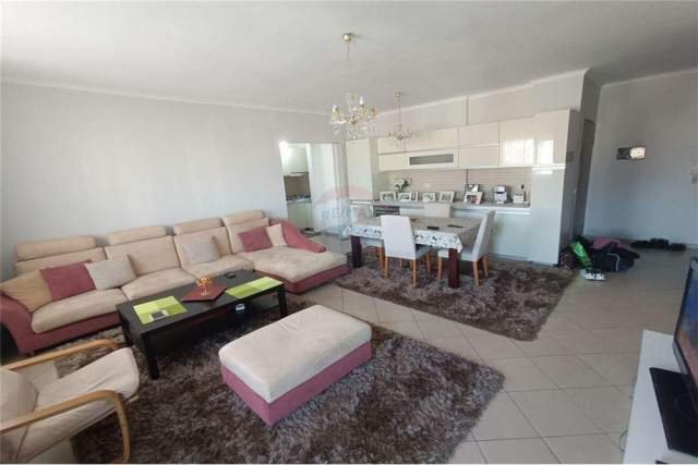 Tirane, jepet me qera apartament 3+1+A+BLK Kati 6, 120 m² 600 Euro (Rr. Kavajes)