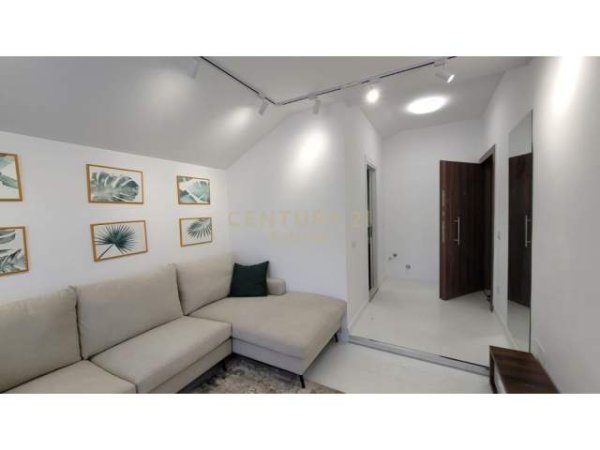 Tirane, jepet me qera apartament 1+1 Kati 8, 500 Euro (21 dhjetori)