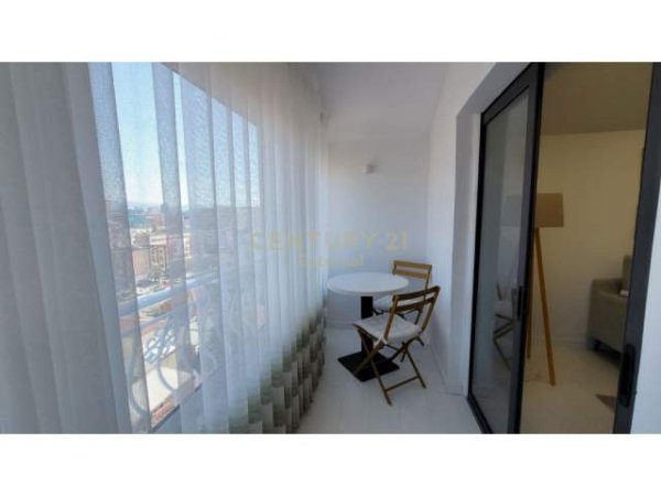 Tirane, jepet me qera apartament 1+1 Kati 8, 500 Euro (21 dhjetori)