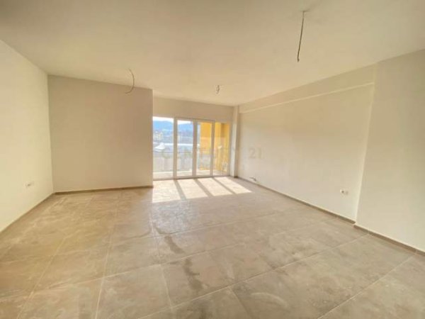 Tirane, jepet me qera apartament 2+1+BLK Kati 4, 109 m² 700 Euro (Rr. e Kosovareve)