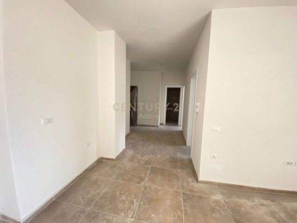 Tirane, jepet me qera apartament 2+1+BLK Kati 4, 109 m² 700 Euro (Rr. e Kosovareve)