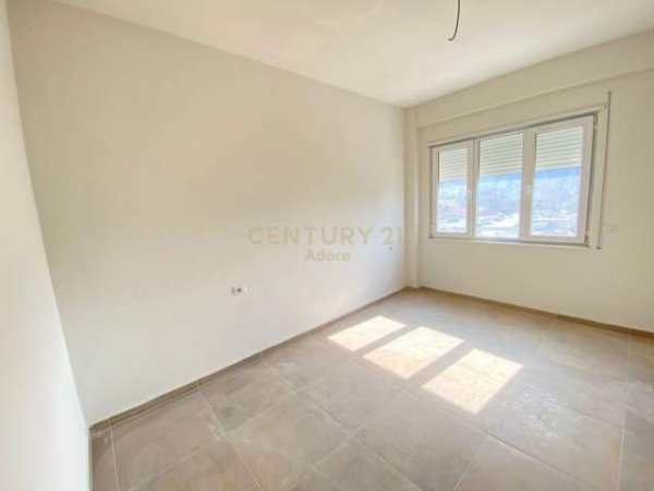 Tirane, jepet me qera apartament 2+1+BLK Kati 4, 109 m² 700 Euro (Rr. e Kosovareve)