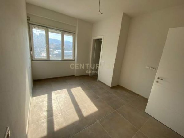Tirane, jepet me qera apartament 2+1+BLK Kati 4, 109 m² 700 Euro (Rr. e Kosovareve)