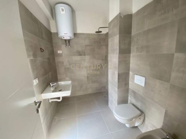 Tirane, jepet me qera apartament 2+1+BLK Kati 4, 109 m² 700 Euro (Rr. e Kosovareve)