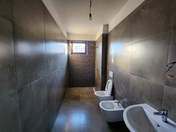 Tirane, jap me qera apartament 1+1+BLK Kati 2, 64 m² 450 Euro (unaza e re)