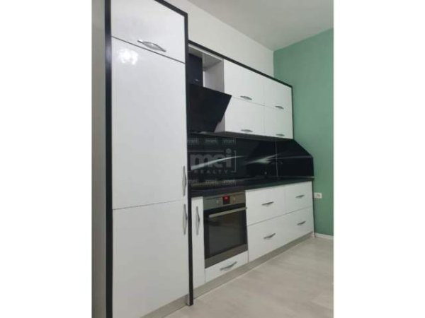 Tirane, jepet me qera apartament 1+1 60 m² 400 Euro (Rruga e Elbasanit)