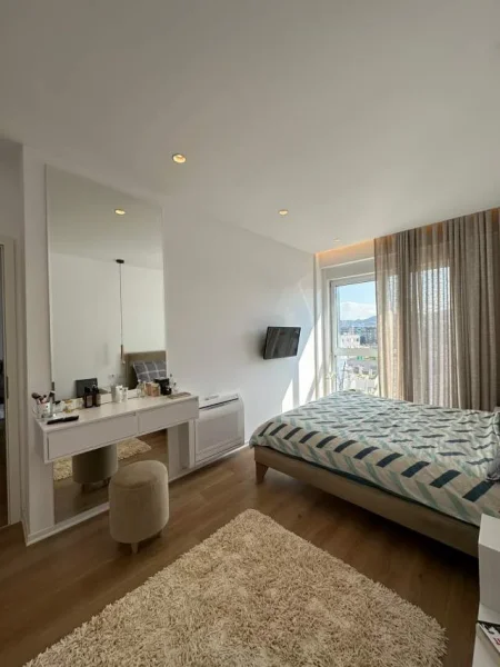 Tirane, jepet me qera apartament 2+1 Kati 10, 100 m² 700 Euro (Kompleksi Kontakt)