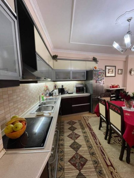 Tirane, jepet me qera apartament 2+1+BLK Kati 4, 95 m² 500 Euro (Don Bosko)