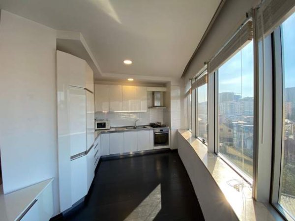Tirane, jepet me qera Kati 5, 180 m² 1.100 Euro