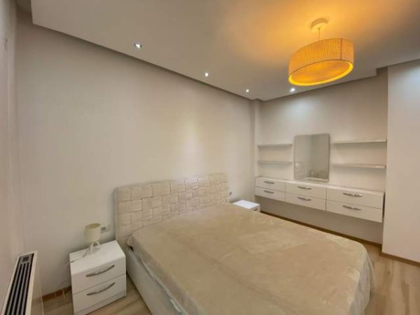 Tirane, jepet me qera Kati 5, 180 m² 1.100 Euro
