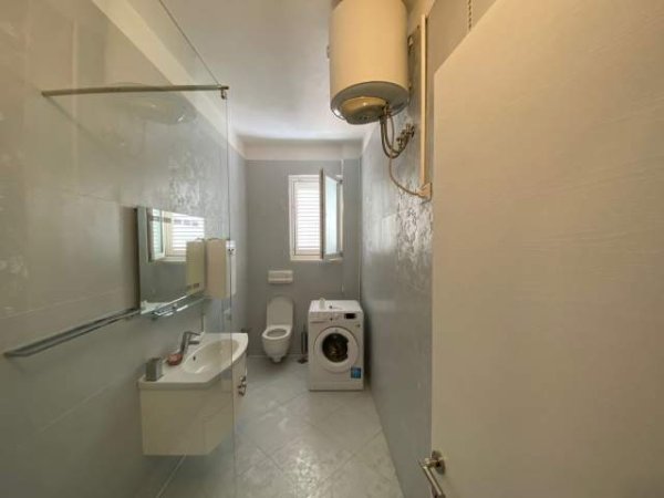 Tirane, jepet me qera Kati 5, 180 m² 1.100 Euro