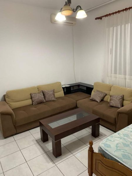 Tirane, jepet me qera apartament 1+1 Kati 3, 80 m² 35.000 Leke (perballe Coloseut)