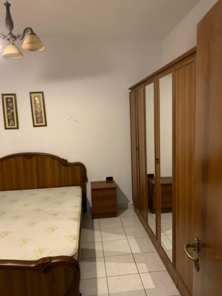 Tirane, jepet me qera apartament 1+1 Kati 3, 80 m² 35.000 Leke (perballe Coloseut)