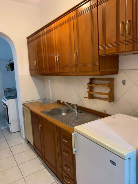 Tirane, jepet me qera apartament 1+1 Kati 3, 80 m² 35.000 Leke (perballe Coloseut)