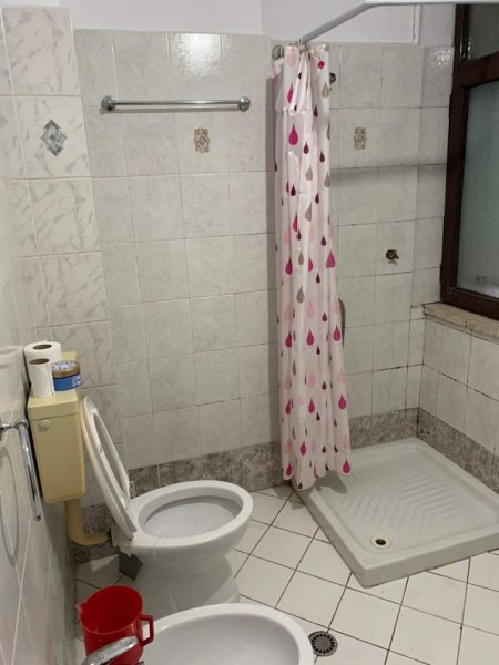 Tirane, jepet me qera apartament 1+1 Kati 3, 80 m² 35.000 Leke (perballe Coloseut)