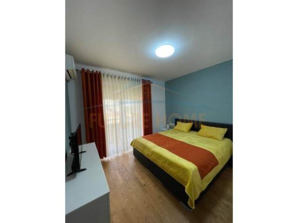Tirane, jepet me qera 3+1+BLK Kati 2, 184 m² 1.300 Euro