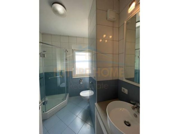 Tirane, jepet me qera 3+1+BLK Kati 2, 184 m² 1.300 Euro