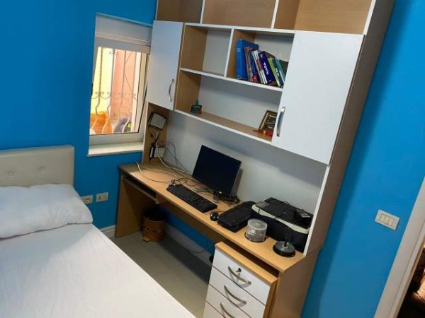 Tirane, jepet me qera apartament 4+1+BLK Kati 1, 600 Euro (Pazari i ri)