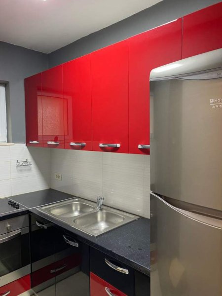 Tirane, jepet me qera apartament 4+1+BLK Kati 1, 600 Euro (Pazari i ri)