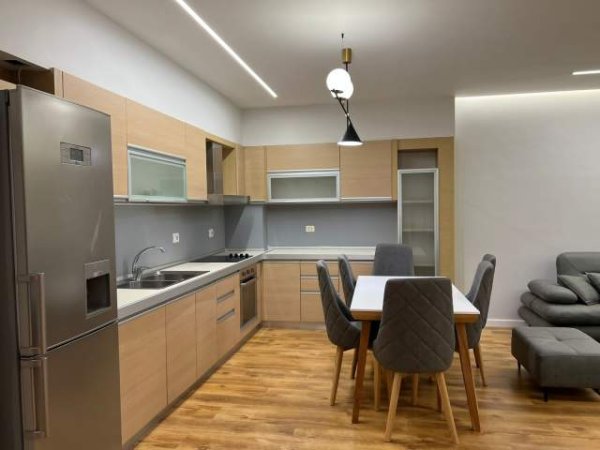 Tirane, jepet me qera apartament 70 m² 550 Euro