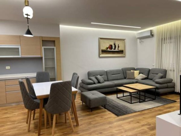 Tirane, jepet me qera apartament 70 m² 550 Euro