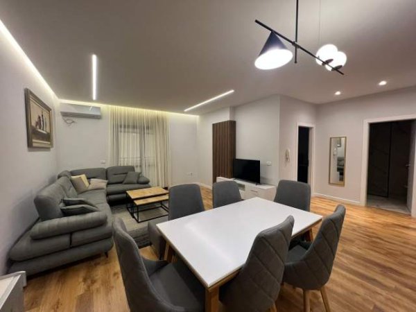 Tirane, jepet me qera apartament 70 m² 550 Euro