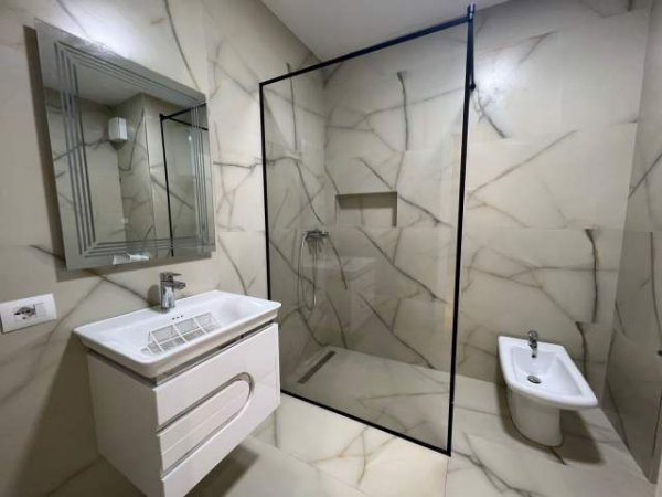 Tirane, jepet me qera apartament 70 m² 550 Euro