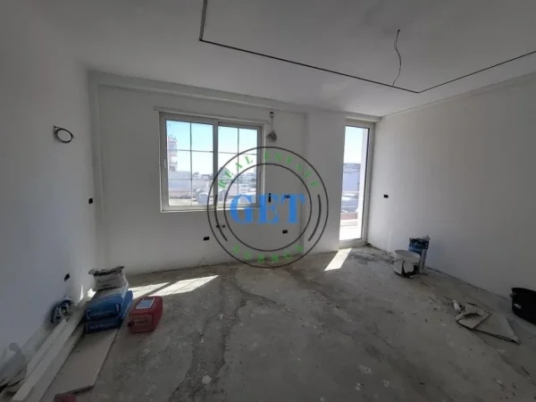 Durres, shitet apartament 4+1 , 300 m² 220.000 € (Ish Rajoni i Policis)