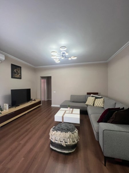 Shqiperi, jepet me qera apartament 2+1+Ballkon Kati 3, 95 m² 400 € (Fresk, Prane Restorant Deliut)
