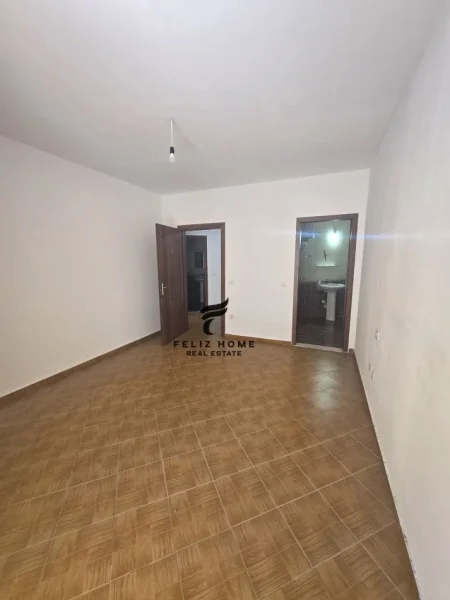 Tirane, shitet apartament 3+1+Ballkon Kati 3, 128 m² 160.000 € (YZBERISHT)