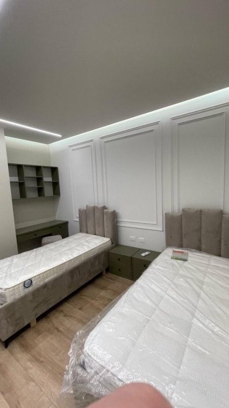 Tirane, jepet me qera apartament 2+1+Ballkon Kati 2, 116 m² 1.800 € (Liqeni i that)