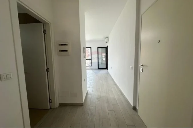 Tirane, jepet me qera ambjent biznesi , 450 € (Ish Dogana)